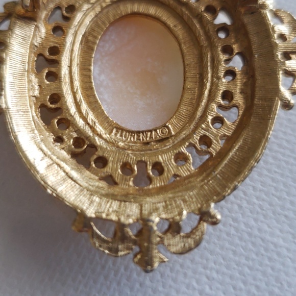 FLORENZA Vintage Cameo Brooch - Picture 5 of 7